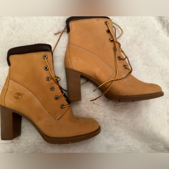 Women’s Heeled Timberland Boots. Great condition size 71/2 - Picture 2 of 7